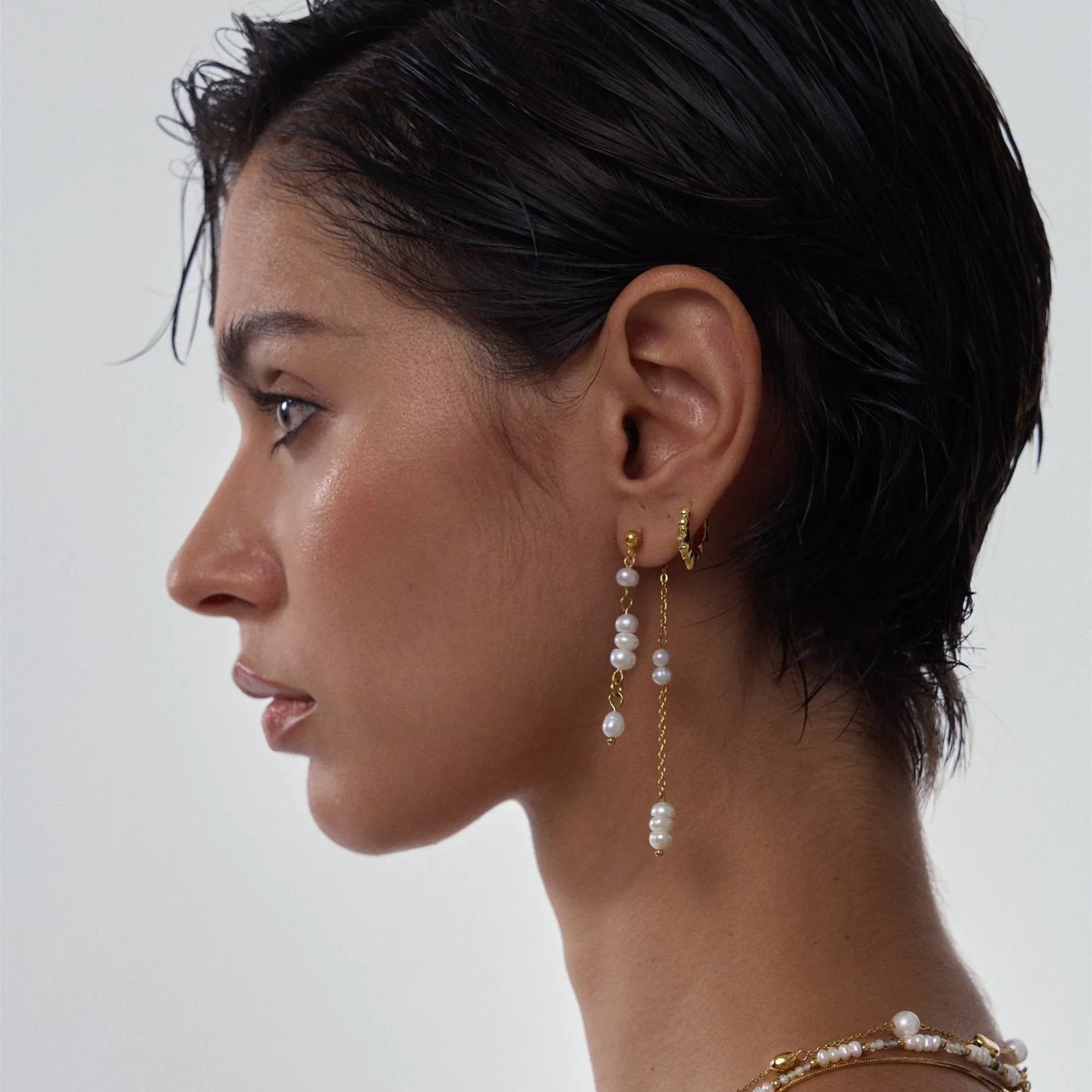 Amber Dangling Pearl Earrings - Image 5